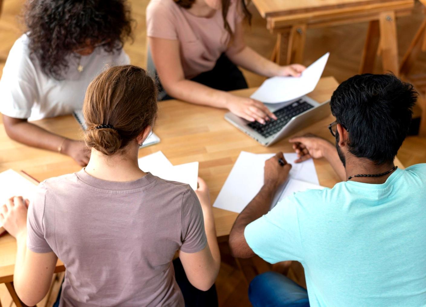 Grafik pergerakan pasar modal dan analisis