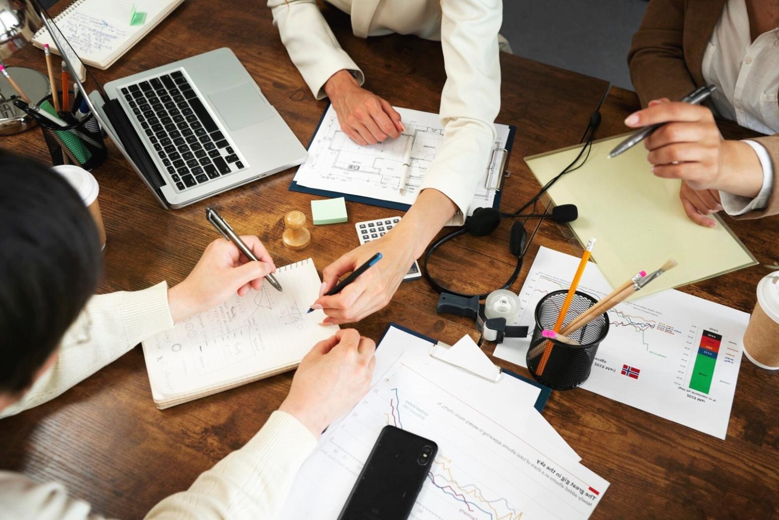 Visualisasi konsep pembelajaran terminologi investasi